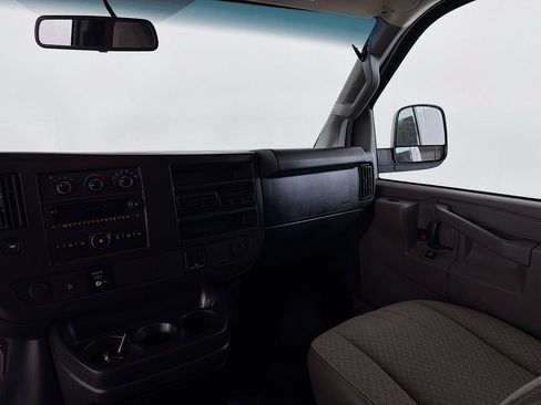 Used 2017 Chevrolet Express 2500 RWD image 19