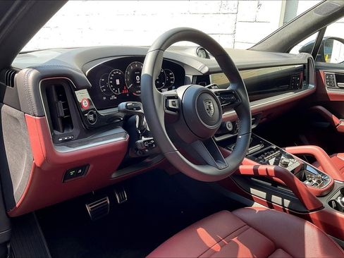 New 2025 Porsche Cayenne Turbo image 4