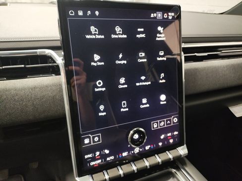 New 2026 GMC Sierra EV Elevation image 28