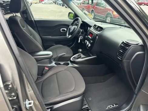 Used 2016 Kia Soul FWD image 12