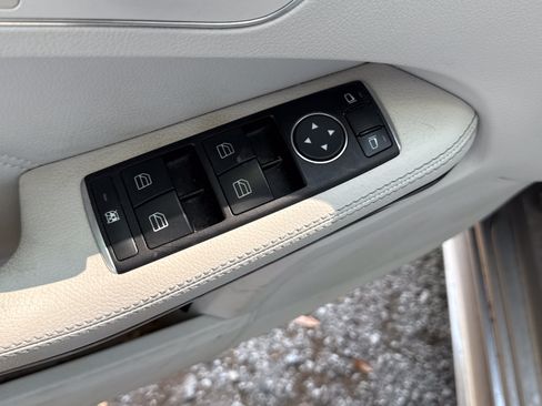 Used 2014 Mercedes-Benz E 350 Sedan image 34