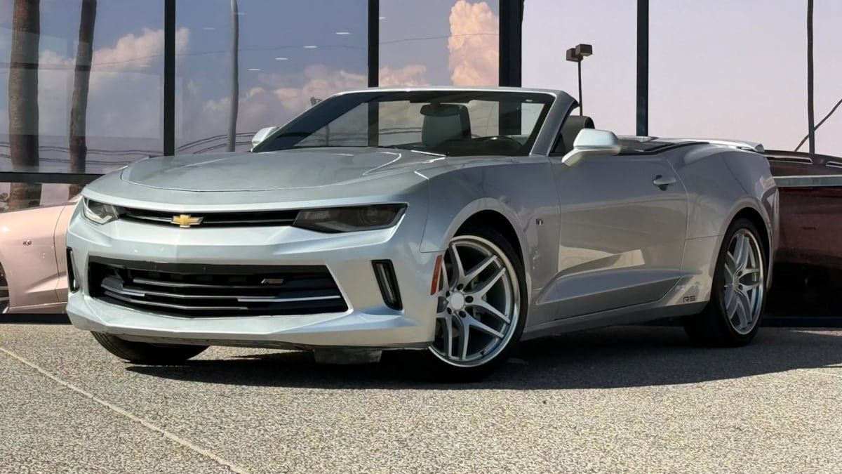 Used 2017 Chevrolet Camaro LT w/ RS Package RWD image 4