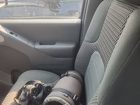 Used 2016 Nissan Frontier SV RWD image 5