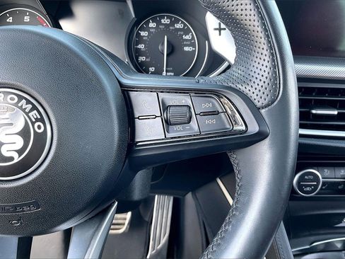 Used 2022 Alfa Romeo Stelvio Veloce image 18