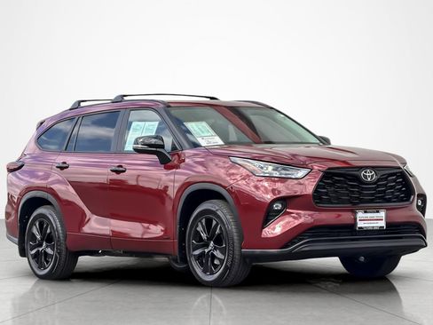 Certified 2025 Toyota Highlander XLE image 7