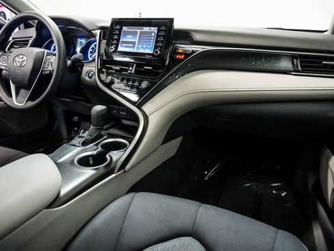 Used 2021 Toyota Camry LE w/ Convenience Package image 12