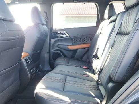 New 2024 Mitsubishi Outlander SEL image 12