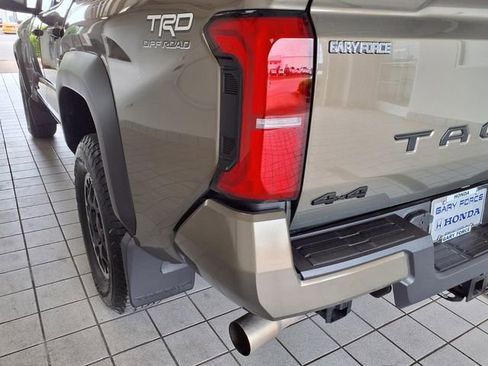Used 2025 Toyota Tacoma TRD Off-Road AWD/4WD image 22