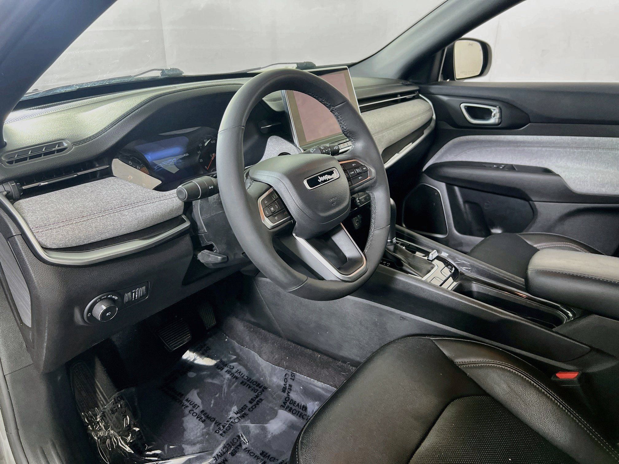 Used 2023 Jeep Compass Latitude AWD/4WD image 9