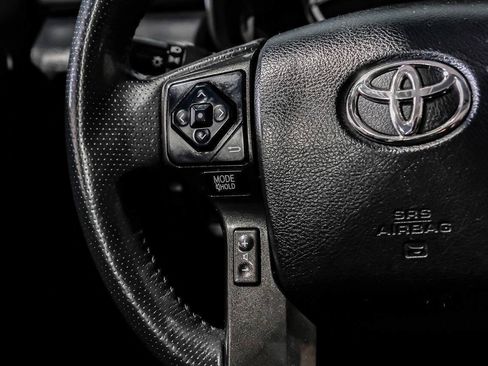 Used 2018 Toyota 4Runner TRD Off-Road Premium AWD/4WD image 18