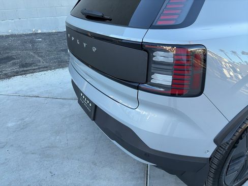 New 2026 Volvo EX30 Cross Country Ultra image 23