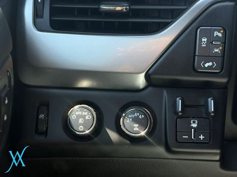 Used 2019 Chevrolet Suburban Premier AWD/4WD image 34