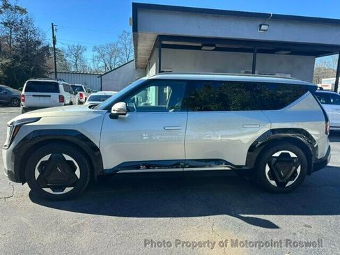 Used 2024 Kia EV9 Land w/ Towing Package image 5