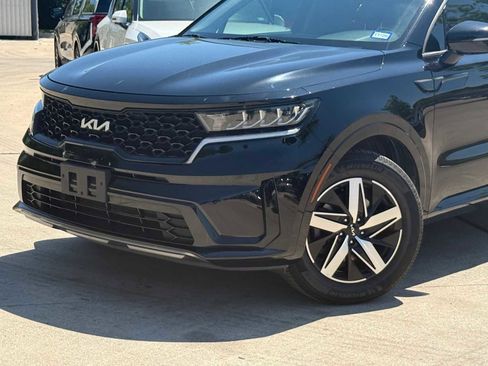 Certified 2022 Kia Sorento S FWD image 2