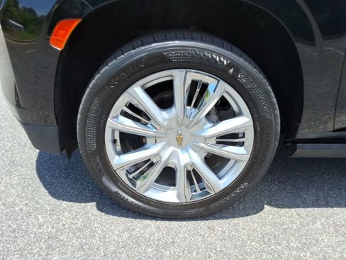 Used 2021 Chevrolet Tahoe High Country w/ Premium Package AWD/4WD image 10