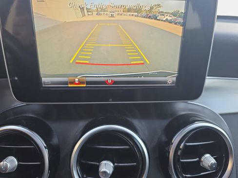 Used 2019 Mercedes-Benz GLC 300 4MATIC image 23