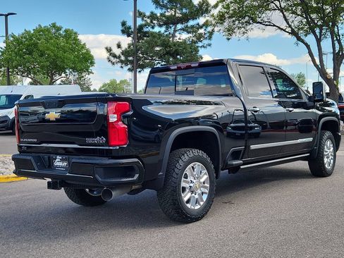 Used 2024 Chevrolet Silverado 2500 High Country w/ High Country Premium Package AWD/4WD image 3