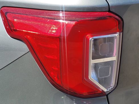 Used 2020 Ford Explorer XLT w/ Comfort Package AWD/4WD image 13