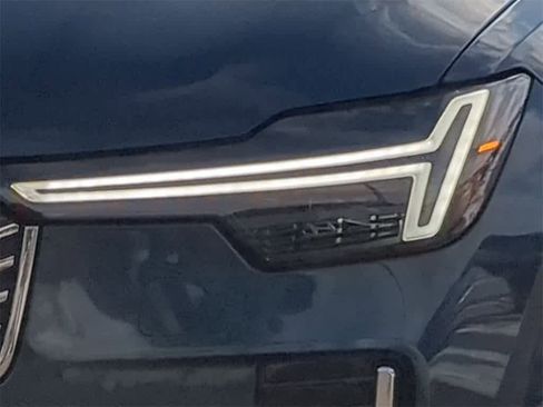 New 2026 Volvo XC90 B5 Plus w/ Protection Package Premier image 10