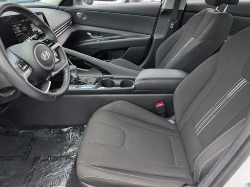 Used 2025 Hyundai Elantra SEL FWD image 25