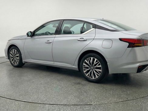 Used 2025 Nissan Altima 2.5 SV image 6