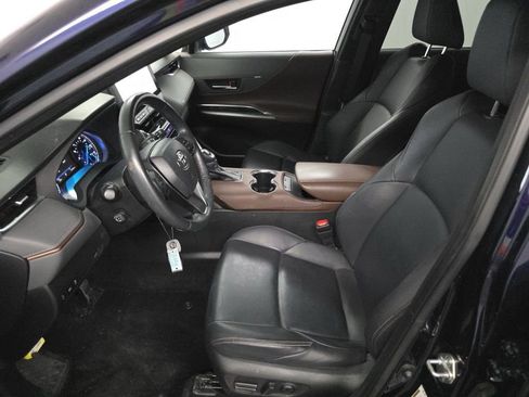 Used 2023 Toyota Venza XLE image 12