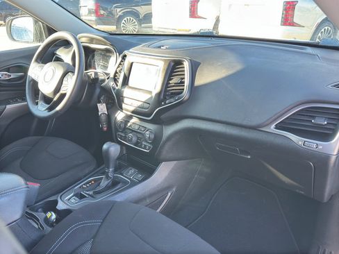 Used 2021 Jeep Cherokee Latitude image 25