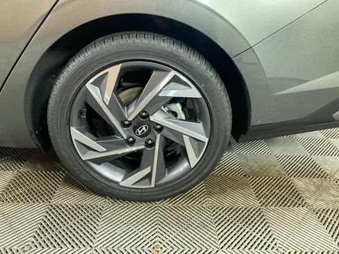 Used 2025 Hyundai Elantra SEL FWD image 23