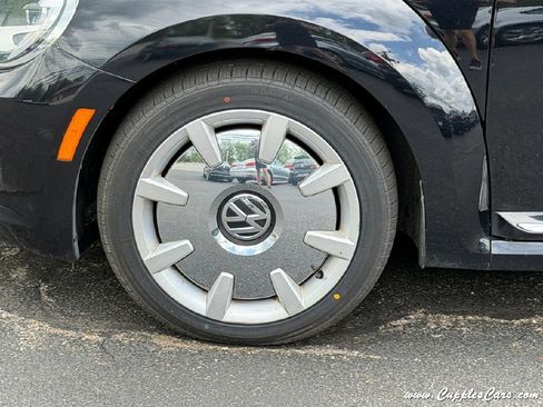 Used 2013 Volkswagen Beetle 2.5 Fender FWD image 39