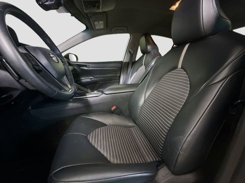 Used 2020 Toyota Camry SE image 21