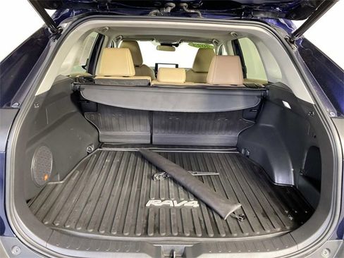 Used 2023 Toyota RAV4 XLE Premium image 8