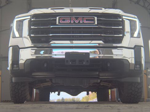 Used 2024 GMC Sierra 3500 SLE w/ SLE Value Package AWD/4WD image 3
