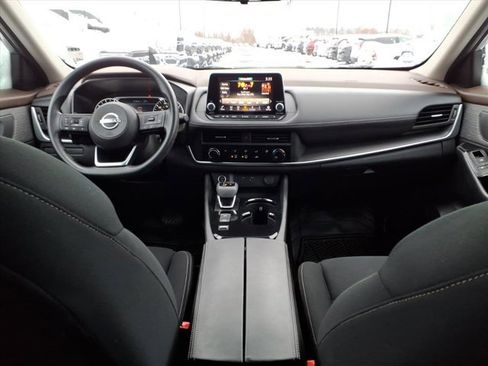 Used 2023 Nissan Rogue S image 8