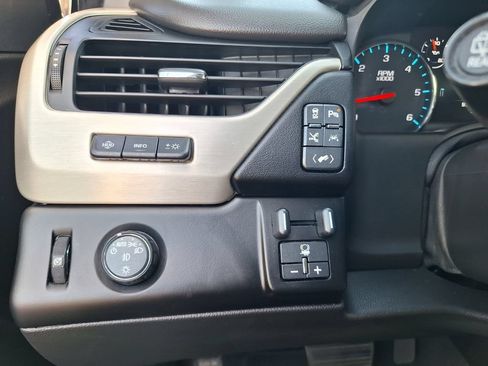 Used 2020 GMC Yukon XL Denali w/ Denali Premium Package RWD image 25