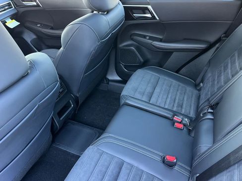 New 2025 Mitsubishi Outlander SE image 13