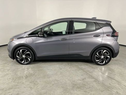 Used 2022 Chevrolet Bolt LT w/ Infotainment Package FWD image 5