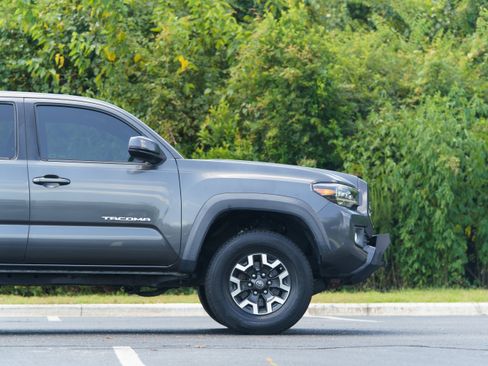 Used 2016 Toyota Tacoma TRD Off-Road w/ Premium & Technology Package RWD image 7