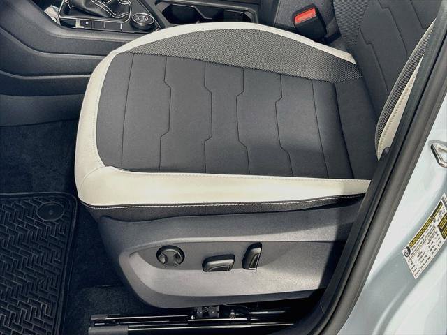 New 2027 Volkswagen Taos SE AWD/4WD image 18