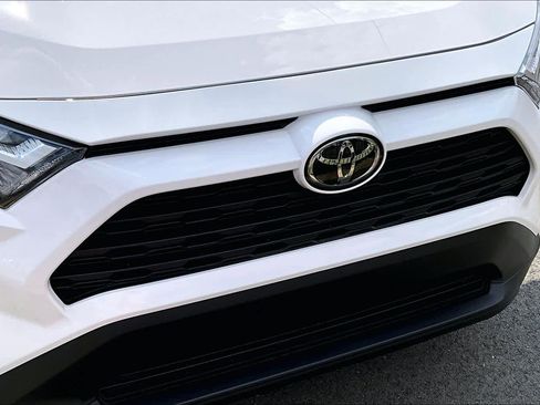 Used 2025 Toyota RAV4 XLE image 30