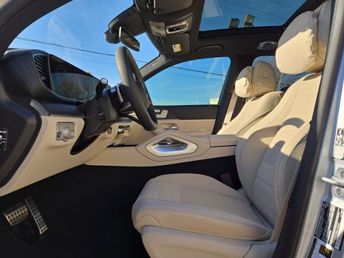New 2026 Mercedes-Benz GLS 580 4MATIC image 16