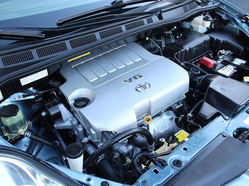 Used 2010 Toyota Sienna LE image 29