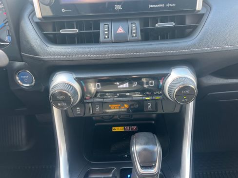 Used 2022 Toyota RAV4 XLE Premium AWD/4WD image 20