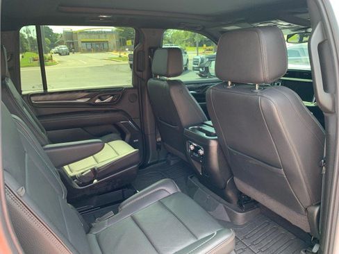 Used 2024 GMC Yukon XL Denali AWD/4WD image 17
