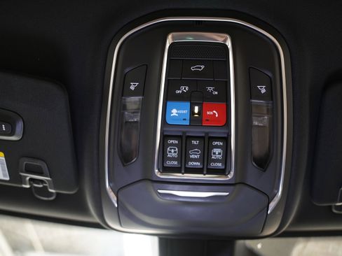 Used 2023 Jeep Grand Cherokee Limited AWD/4WD image 27