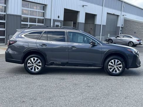 Used 2024 Subaru Outback Premium AWD/4WD image 14
