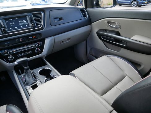 Certified 2019 Kia Sedona EX FWD image 11