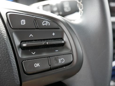 Used 2024 Hyundai Venue Limited FWD image 27