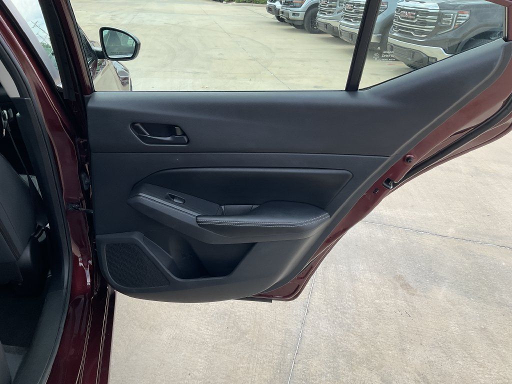Used 2024 Nissan Altima 2.5 SV FWD image 14
