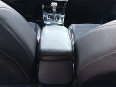 Used 2021 Kia Seltos S FWD image 32