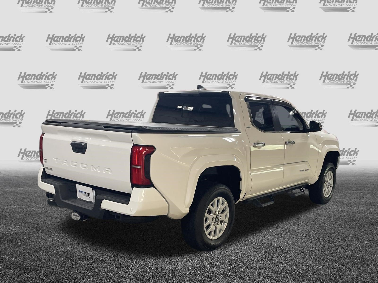 Used 2024 Toyota Tacoma SR5 AWD/4WD image 10